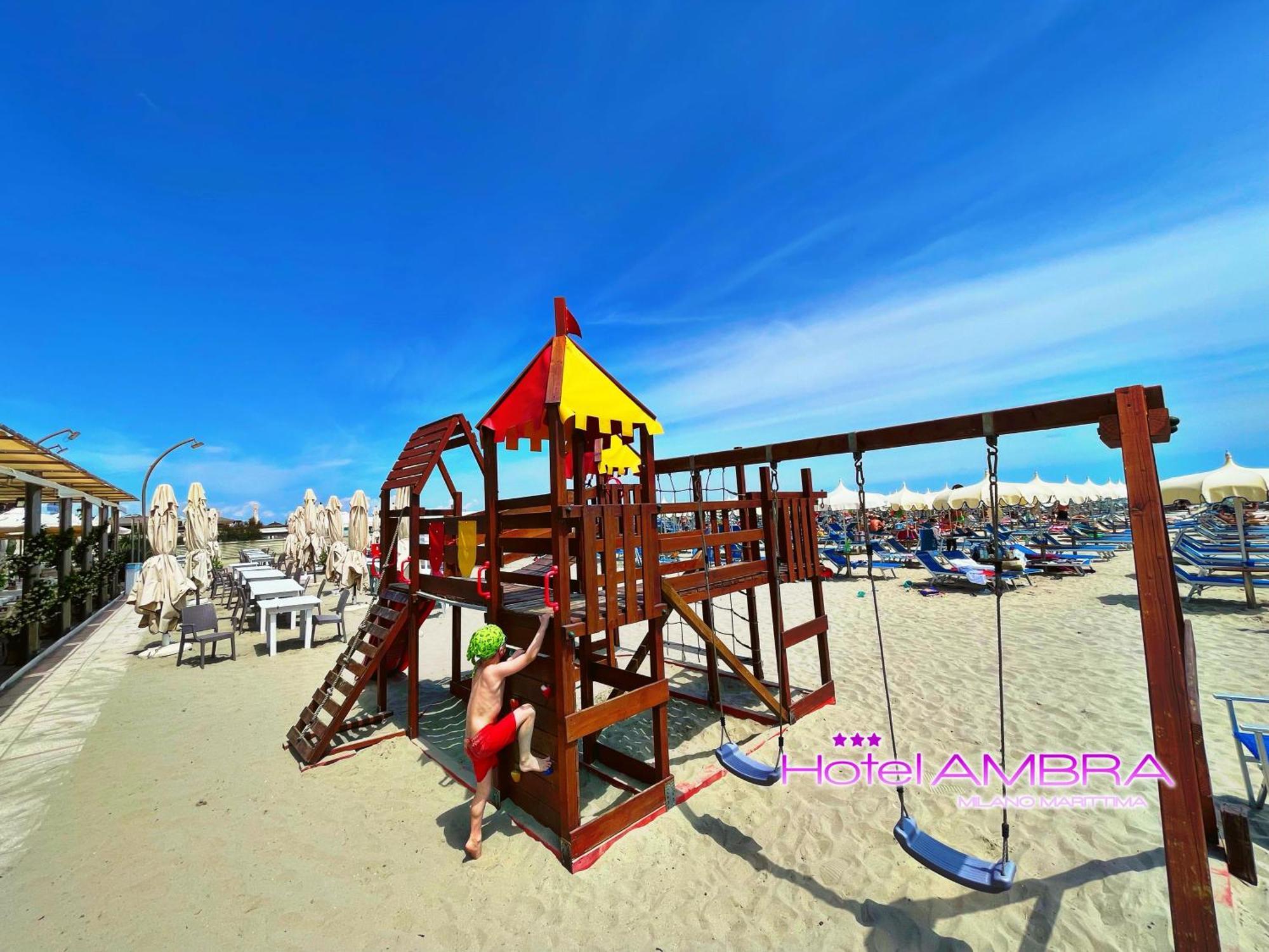Ambra - Fronte Mare - Vicinissimi Al Centro Hotel 3*